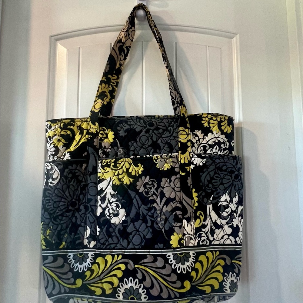 Vera Bradley Vera Tote – Lemon Parfait – Retired